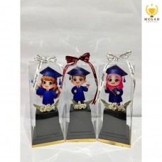 figur akrilik wisuda